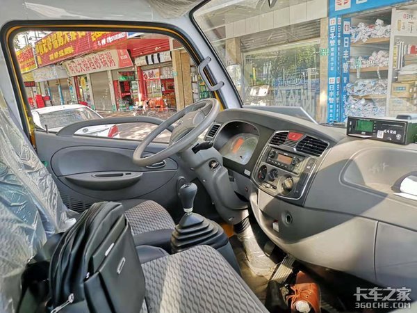 還在人工下井清撈，清淤車不要面子嗎？