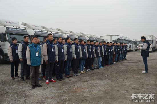 双11快递从业者生存现状希望与隐忧并存