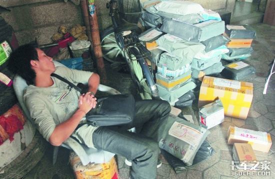 双11快递从业者生存现状希望与隐忧并存