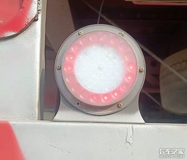 你以为装警示爆闪灯就能保证行驶安全?