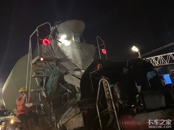 你以为装警示爆闪灯就能保证行驶安全?