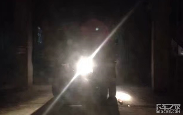 你以为装警示爆闪灯就能保证行驶安全?