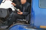 货车收费站前躲猫猫 司机驾照注销15年