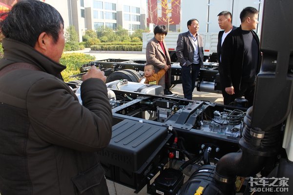 中国重汽HOWO轻卡、胜者潍王、国六潍柴菏泽站隆重上市