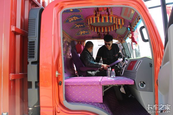 中国重汽HOWO轻卡、胜者潍王、国六潍柴菏泽站隆重上市