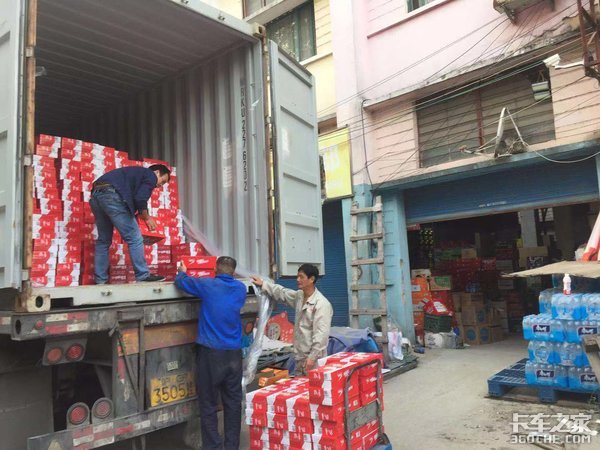 “要想过此路，留下买路财！”霸道大妈挡路在前，我耻辱地掏出了钱包