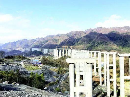 ���ݣ���4�����ٹ�·��Ҫ��վ�շ��ˣ�