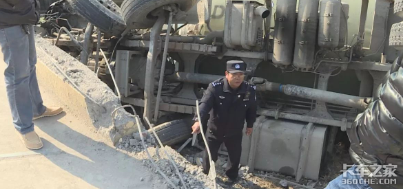 开车中间有点儿犯困,车咋就给撞了呢?