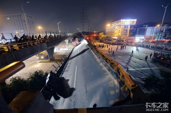 �����γ���ȭ������ֱ������˾���ķ���