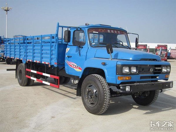 老东风eq140洒水车 经时光蹂躏而仍耐用