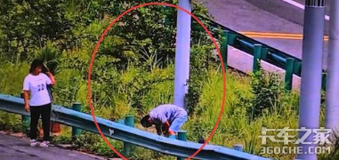 高速上刷牙割草,都比不上敷眼膜的男孩