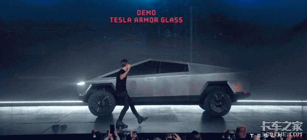 特斯拉首款电动皮卡发布，据说车窗能防弹，演示完后观众全乐了