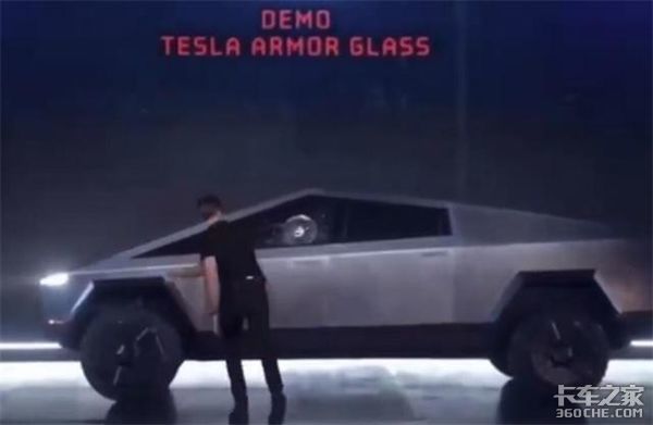 特斯拉首款电动皮卡发布，据说车窗能防弹，演示完后观众全乐了