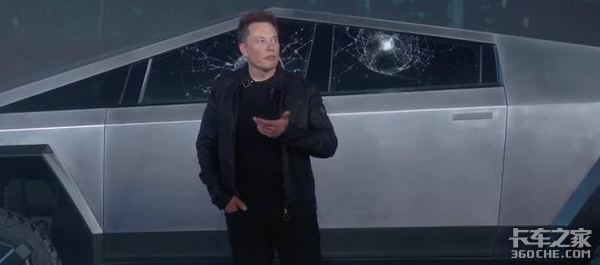 特斯拉首款电动皮卡发布，据说车窗能防弹，演示完后观众全乐了