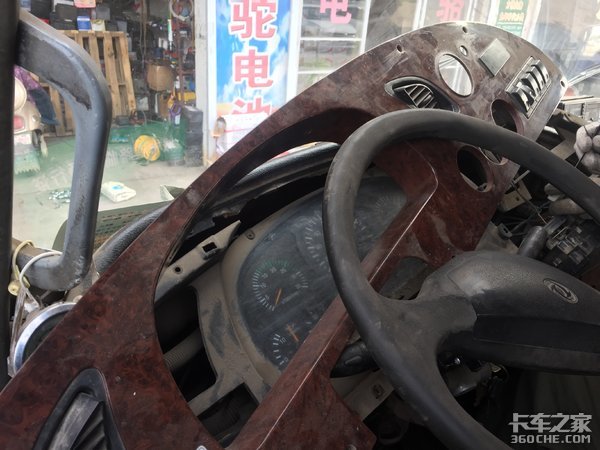 定位主流货运市场，曾是公路主力车型，回顾经典东风紫罗兰载货车