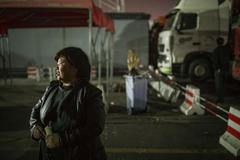 ��ɩ�����������1000���Ͽ�����Ů��