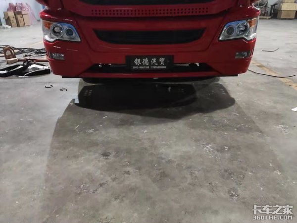 90后卡友千里迢迢亲临联合重卡总部提车，参观生产车间后直叹没来错