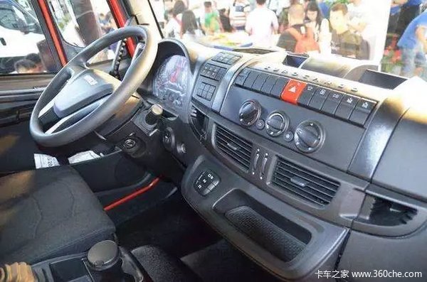 国外那些可定制的……不，那不是重卡驾驶室，全都是行走的人民币！