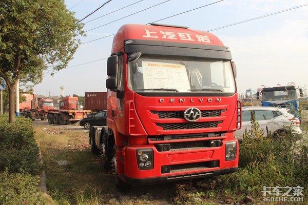 贴近港口运输需要，红岩杰狮M500牵引车，6×2驱动再度萌发新生机