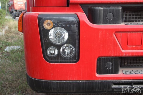 贴近港口运输需要，红岩杰狮M500牵引车，6×2驱动再度萌发新生机