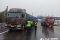 临沂高速拒超首日劝返超限超载货车72辆