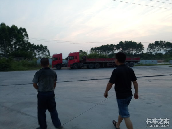 ҹ����μ�ʻ����������ҹ���ߵ�������