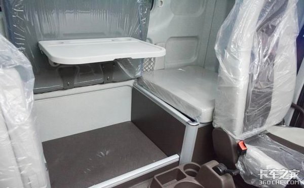 国内生活化重卡驾驶室：随车餐饮是真秀