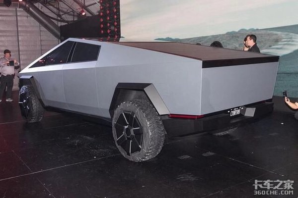 《银翼杀手》赋予简单粗暴设计灵感，特斯拉皮卡未来风太酷，沦陷了