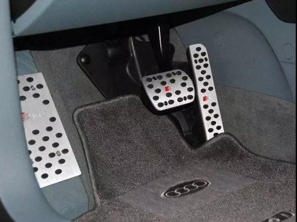 冬季行车轮胎易打滑 6招教你防卡车打滑