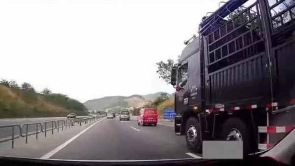 冬季行车轮胎易打滑 6招教你防卡车打滑