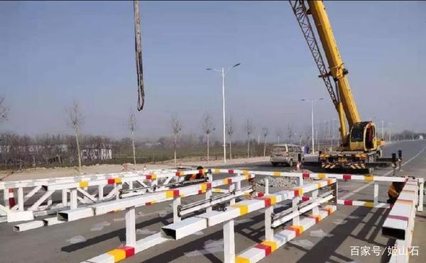 河南省卫辉市:这条路将要装限高杆了!