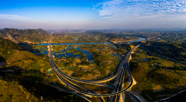 最美边关路：崇左至水口高速公路建成！
