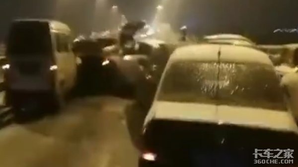 震惊！山西太原高架桥11车连环相撞，查问司机竟都说是被“闪瞎了”