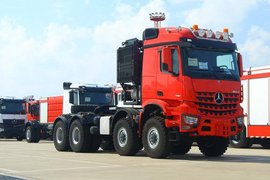 亚洲首台奔驰Acros 4863 SLT 8x8大件牵引车 运抵中国