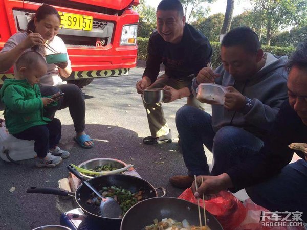 卡嫂：说不清啥是爱，再苦再累都在一起