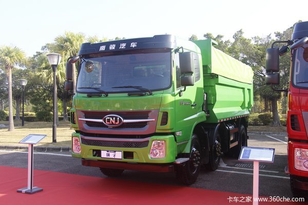 轻量化6X2三轴自卸“运沙利器”！ 这款南骏瑞宇能合法装17吨