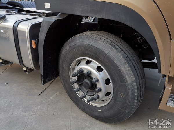 新疆东风出炉一款畅行D7H牵引车，比天龙便宜好几万，这是什么情况？