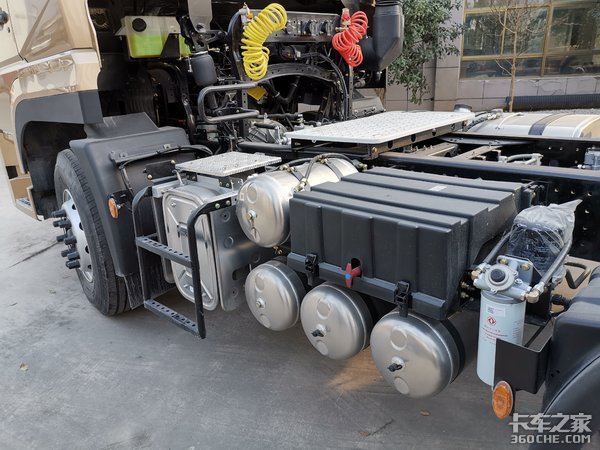 新疆东风出炉一款畅行D7H牵引车，比天龙便宜好几万，这是什么情况？