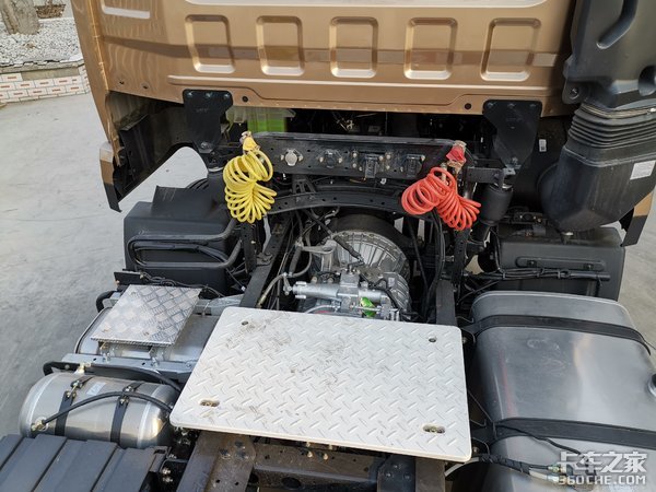 新疆东风出炉一款畅行D7H牵引车，比天龙便宜好几万，这是什么情况？