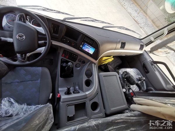 新疆东风出炉一款畅行D7H牵引车，比天龙便宜好几万，这是什么情况？