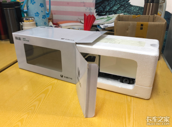 卡友喜提飞碟缔途车模,秀出超清正面照,此时一只柠檬精悄悄路过