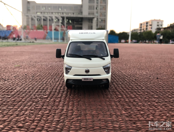 卡友喜提飞碟缔途车模,秀出超清正面照,此时一只柠檬精悄悄路过