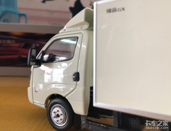 卡友喜提飞碟缔途车模,秀出超清正面照,此时一只柠檬精悄悄路过