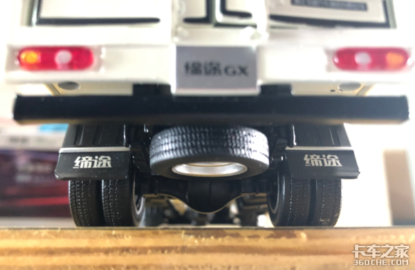 卡友喜提飞碟缔途车模,秀出超清正面照,此时一只柠檬精悄悄路过