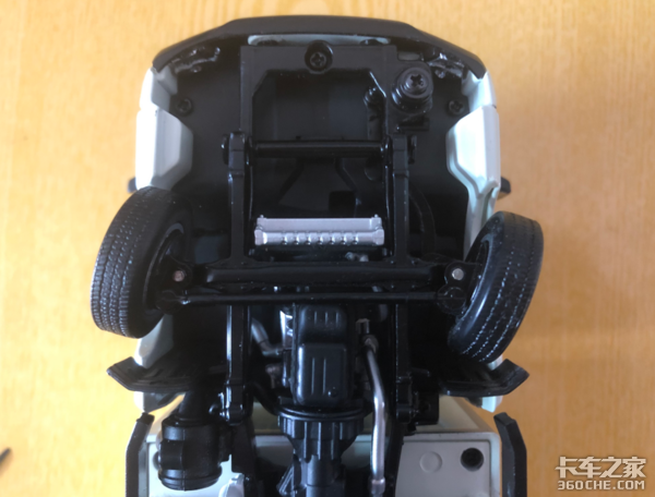 卡友喜提飞碟缔途车模,秀出超清正面照,此时一只柠檬精悄悄路过