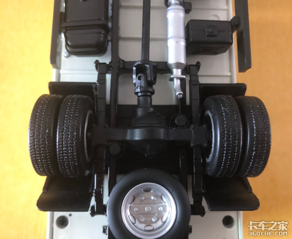 卡友喜提飞碟缔途车模,秀出超清正面照,此时一只柠檬精悄悄路过