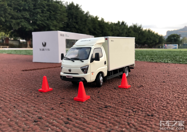 卡友喜提飞碟缔途车模,秀出超清正面照,此时一只柠檬精悄悄路过