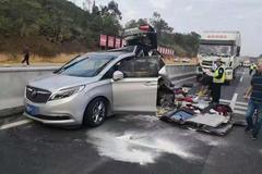 ����˾���������ֻ�ײС�� ����������