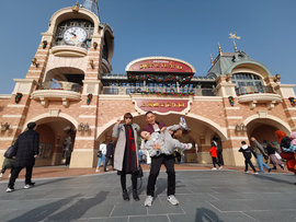 卡车之家兑现承诺：卡友带小孙子畅游上海迪士尼！