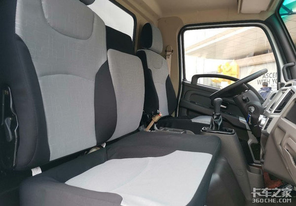 飞碟汽车年会发布全新奥驰系列，符合国六标准，这性价比属实良心